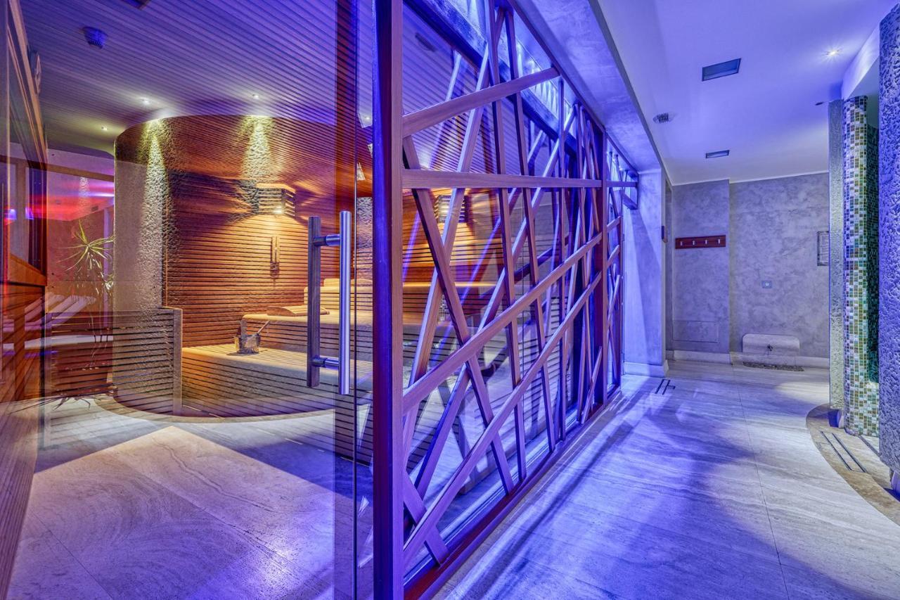 מדונה די קמפיליו Majestic Hotel מראה חיצוני תמונה